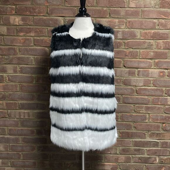 Berek Studio Black & White Faux Fur Vest Size Medium - Picture 2 of 7